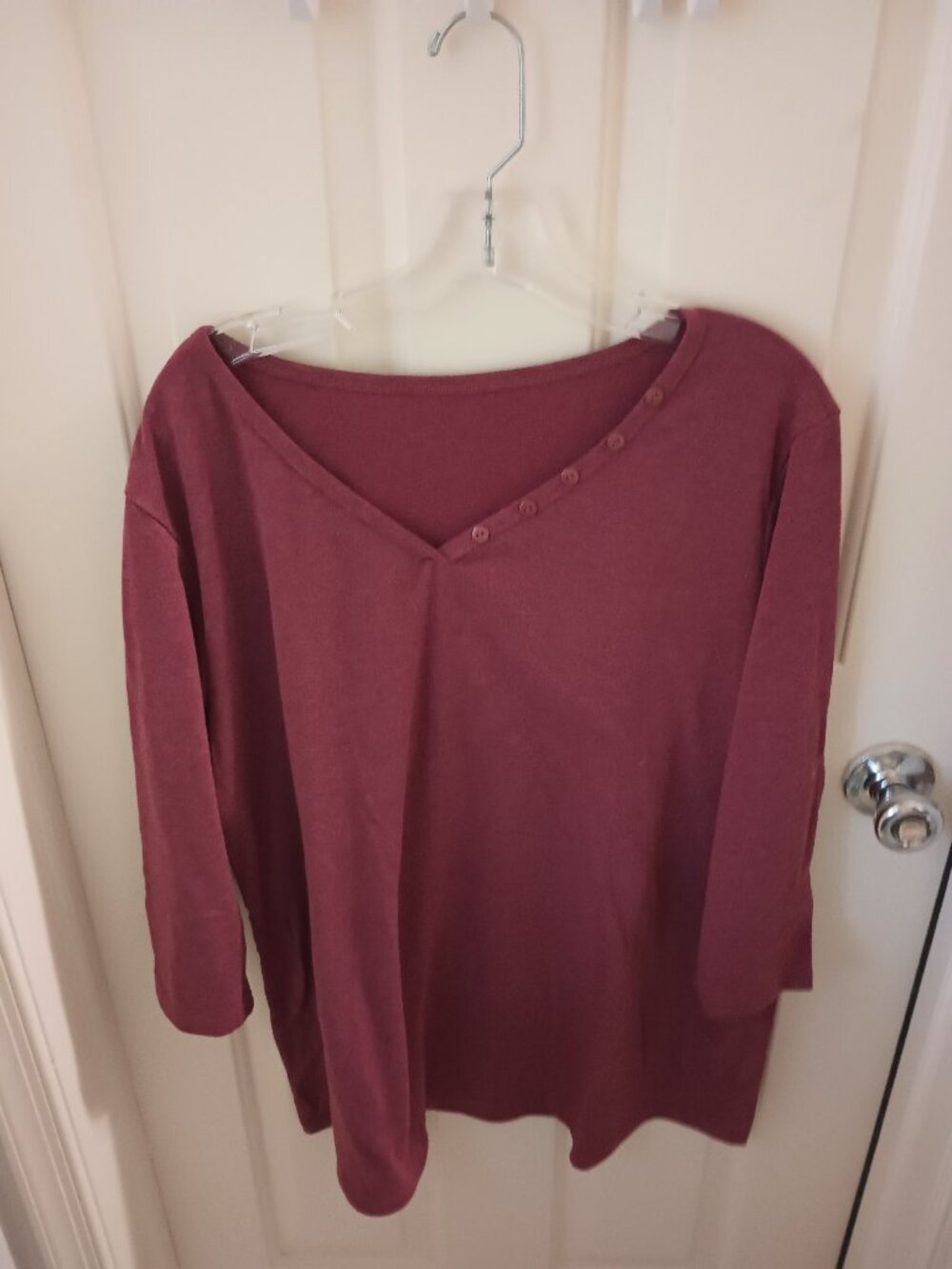Women's 2x 3/4 sleeve top with button detail